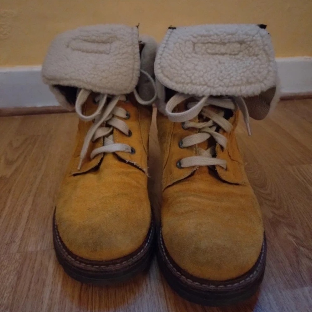 Cozy Tan Boots with Cream Lining
